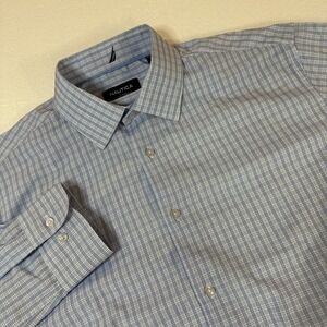 Nautica Classic Fit Men's Medium Blue Checkered Long Sleeve Botton Down Shirt